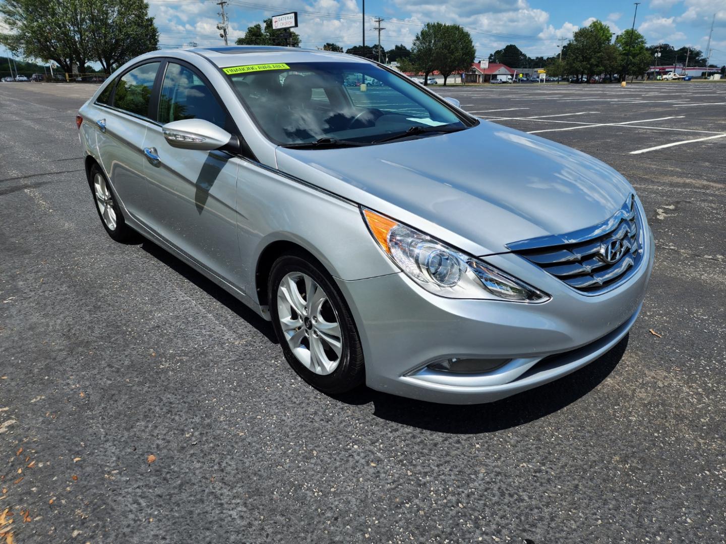 2011 Silver /Gray Hyundai Sonata Limited Auto (5NPEC4AC4BH) with an 2.4L L4 DOHC 16V engine, 5-Speed Automatic transmission, located at 1221 Madison St., Shelbyville, TN, 37160, (931) 680-9439, 0.000000, 0.000000 - Photo#1