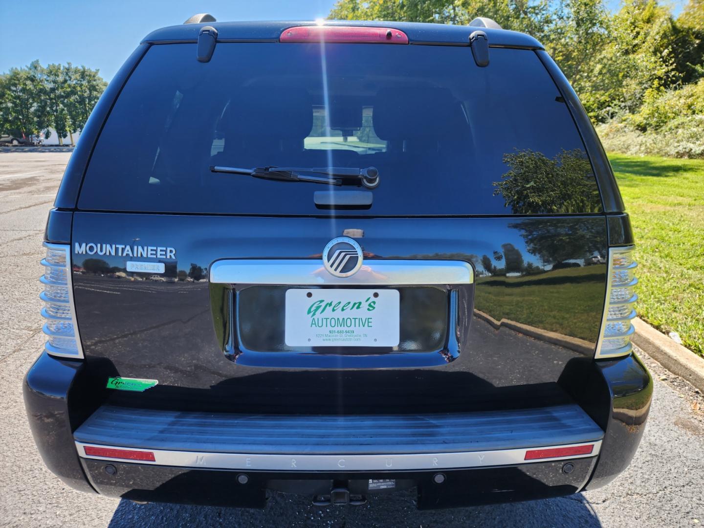 2010 BLACK /BEIGE Mercury Mountaineer Premier 4.0L 2WD (4M2EN3JE9AU) with an 4.0L V6 SOHC 12V engine, located at 1221 Madison St., Shelbyville, TN, 37160, (931) 680-9439, 0.000000, 0.000000 - Photo#2