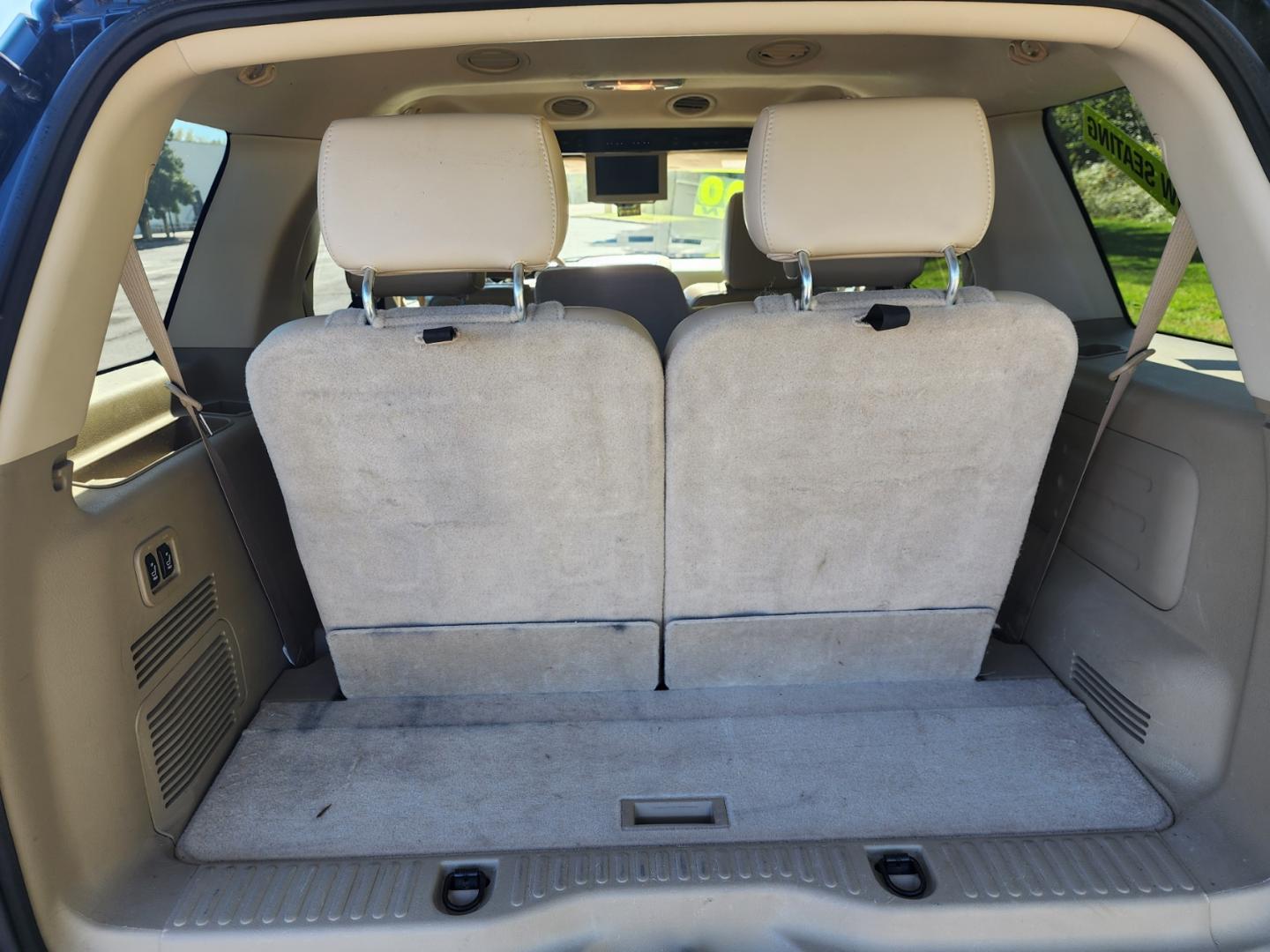 2010 BLACK /BEIGE Mercury Mountaineer Premier 4.0L 2WD (4M2EN3JE9AU) with an 4.0L V6 SOHC 12V engine, located at 1221 Madison St., Shelbyville, TN, 37160, (931) 680-9439, 0.000000, 0.000000 - Photo#3