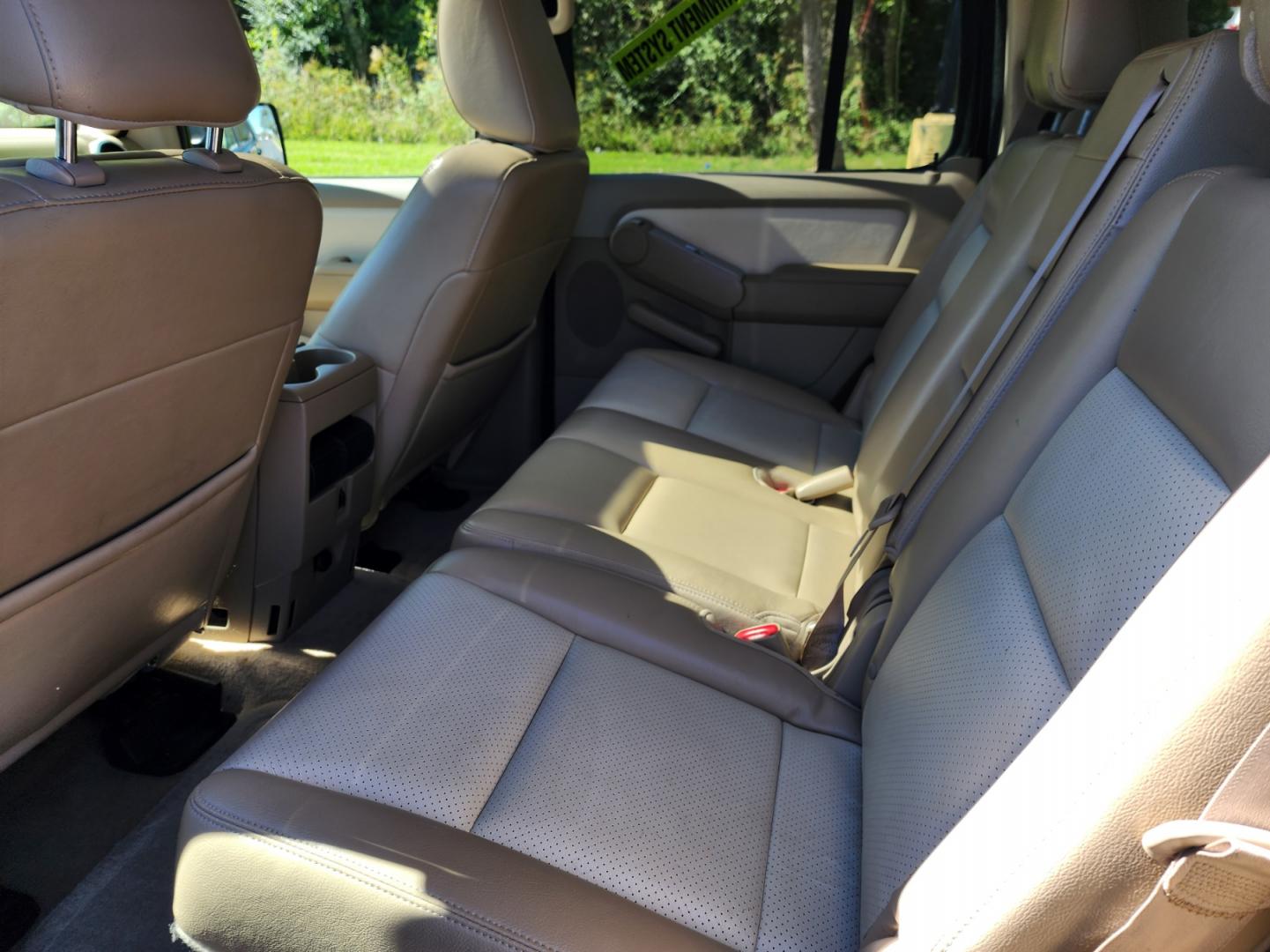 2010 BLACK /BEIGE Mercury Mountaineer Premier 4.0L 2WD (4M2EN3JE9AU) with an 4.0L V6 SOHC 12V engine, located at 1221 Madison St., Shelbyville, TN, 37160, (931) 680-9439, 0.000000, 0.000000 - Photo#5