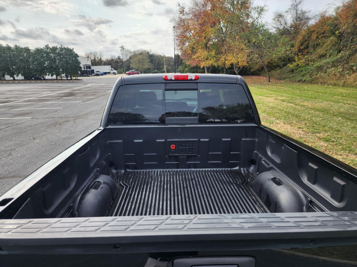 2013 BLACK /Black Chevrolet Silverado 1500 LT Crew Cab 2WD (3GCPCSE01DG) with an 5.3L V8 OHV 16V FFV engine, 6-Speed Automatic transmission, located at 1221 Madison St., Shelbyville, TN, 37160, (931) 680-9439, 0.000000, 0.000000 - Photo#3