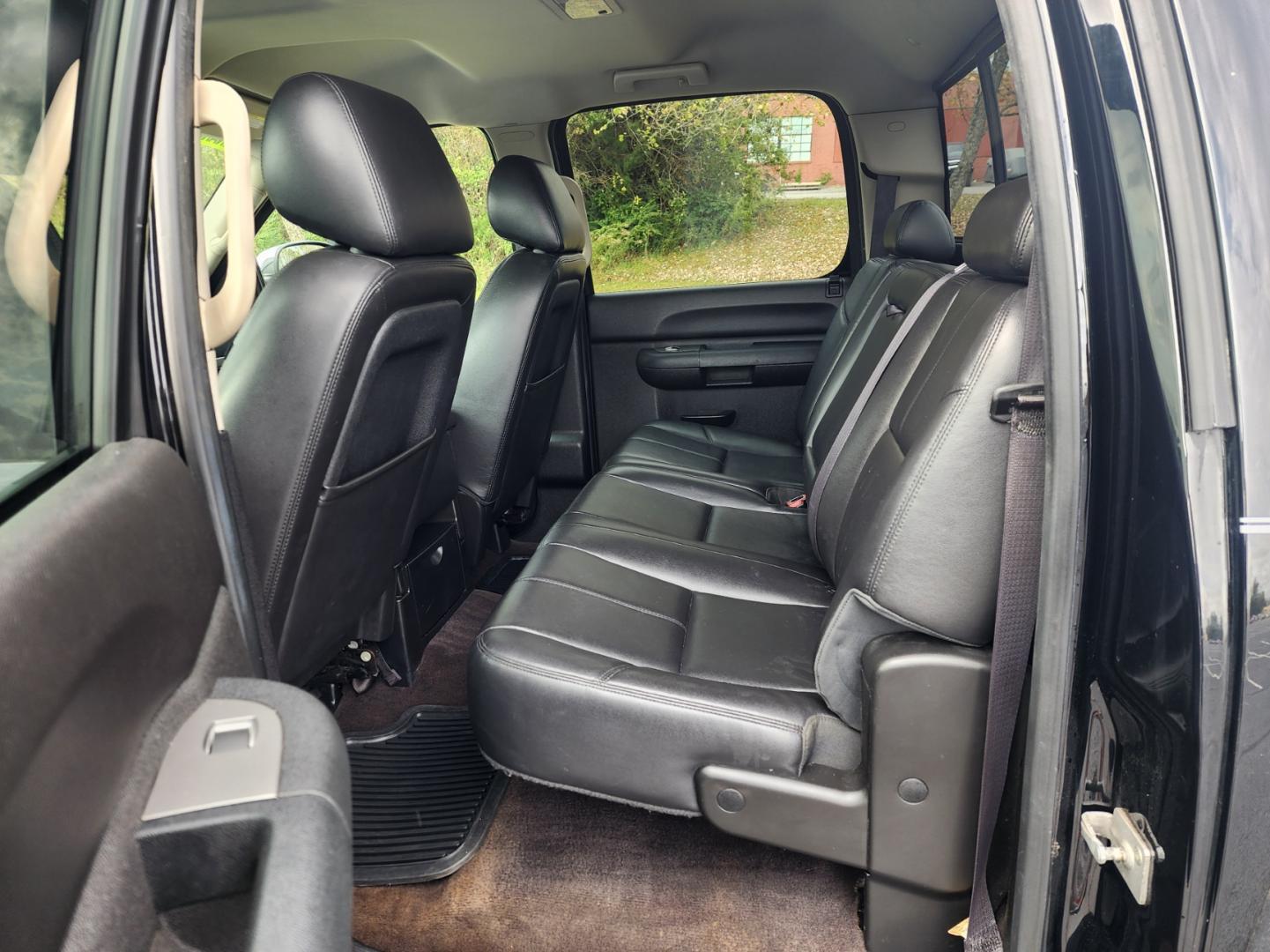 2013 BLACK /Black Chevrolet Silverado 1500 LT Crew Cab 2WD (3GCPCSE01DG) with an 5.3L V8 OHV 16V FFV engine, 6-Speed Automatic transmission, located at 1221 Madison St., Shelbyville, TN, 37160, (931) 680-9439, 0.000000, 0.000000 - Photo#4