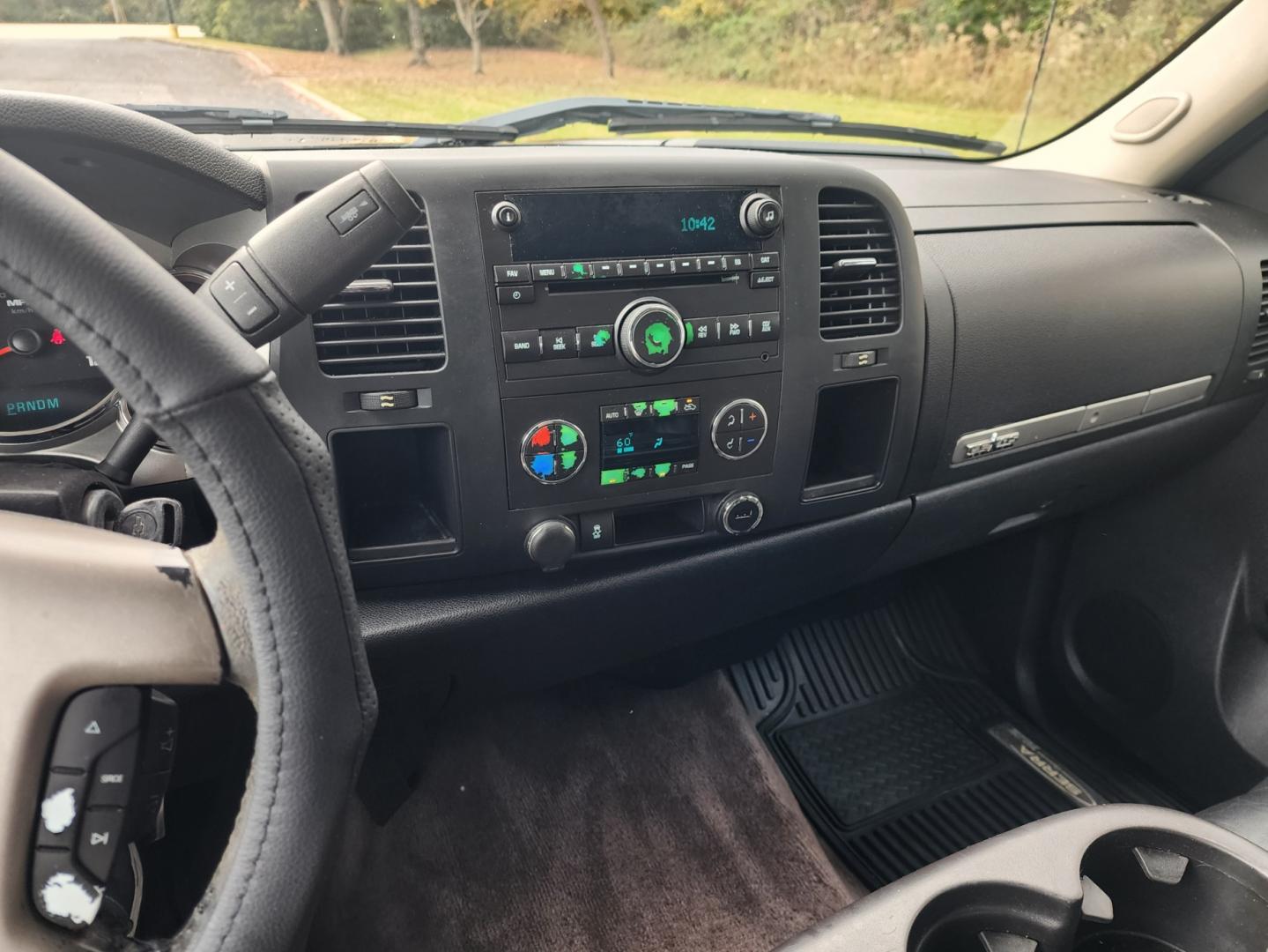 2013 BLACK /Black Chevrolet Silverado 1500 LT Crew Cab 2WD (3GCPCSE01DG) with an 5.3L V8 OHV 16V FFV engine, 6-Speed Automatic transmission, located at 1221 Madison St., Shelbyville, TN, 37160, (931) 680-9439, 0.000000, 0.000000 - Photo#6