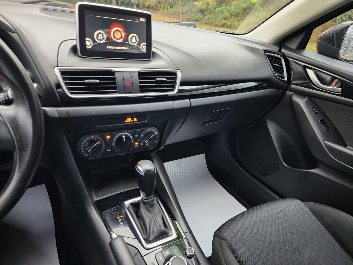 2015 RED /Black Mazda MAZDA3 i Sport AT 4-Door (JM1BM1U78F1) with an 2.0L L4 DOHC 16V engine, 6-Speed Automatic transmission, located at 1221 Madison St., Shelbyville, TN, 37160, (931) 680-9439, 0.000000, 0.000000 - Photo#6