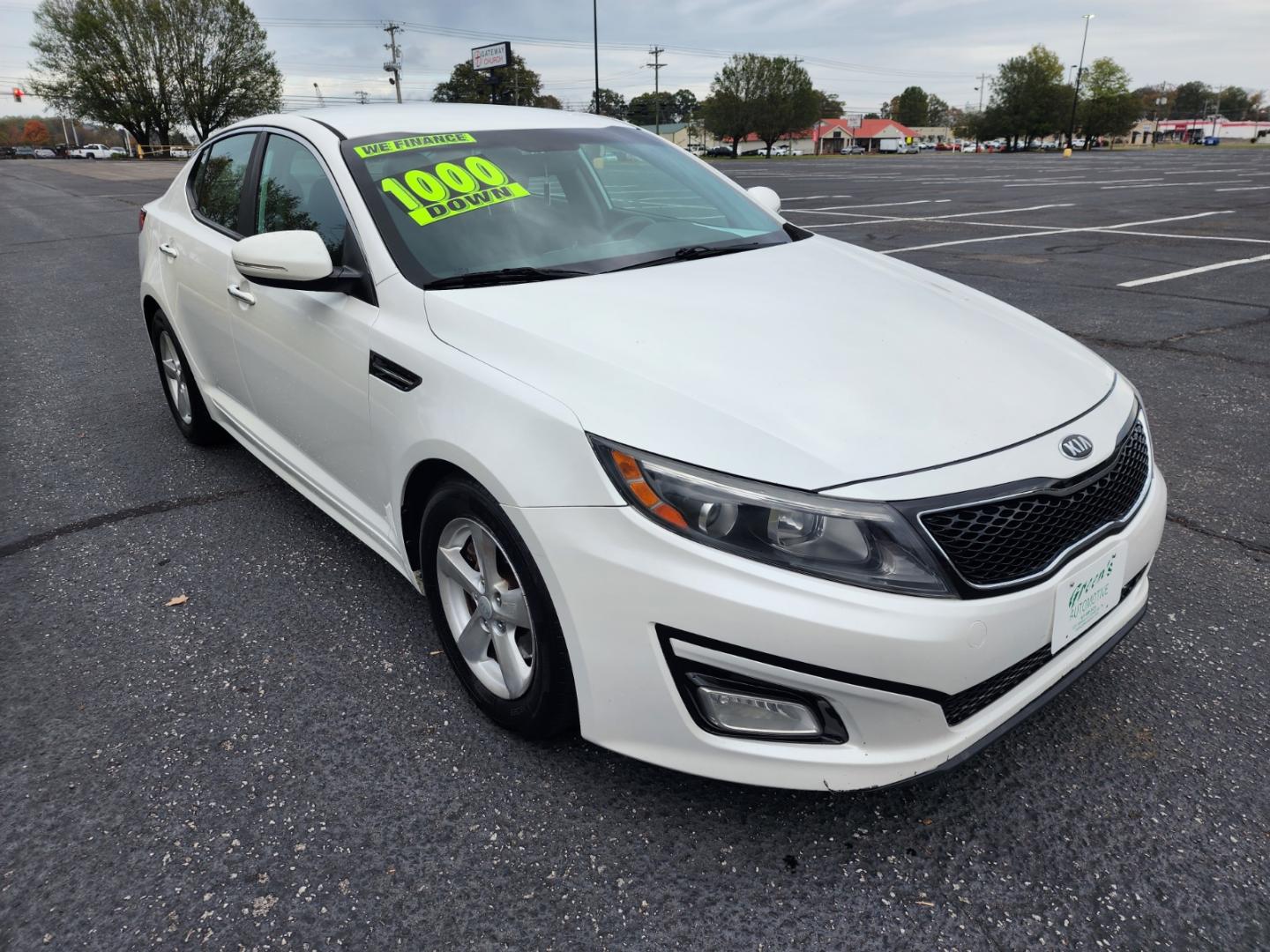 2015 WHITE /Gray Kia Optima LX (KNAGM4A73F5) with an 2.4L L4 DOHC 16V engine, 6-Speed Automatic transmission, located at 1221 Madison St., Shelbyville, TN, 37160, (931) 680-9439, 0.000000, 0.000000 - Photo#1