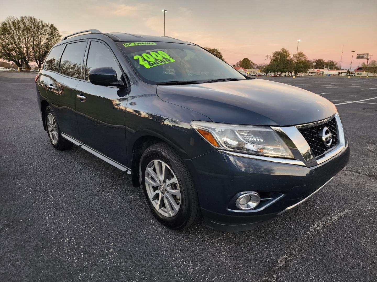 2016 Blue /Black Nissan Pathfinder SV 2WD (5N1AR2MN3GC) with an 3.5L V6 DOHC 24V engine, CVT transmission, located at 1221 Madison St., Shelbyville, TN, 37160, (931) 680-9439, 0.000000, 0.000000 - Photo#1