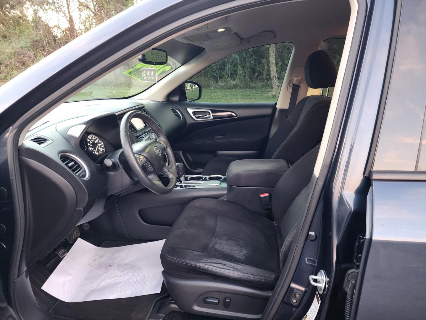 2016 Blue /Black Nissan Pathfinder SV 2WD (5N1AR2MN3GC) with an 3.5L V6 DOHC 24V engine, CVT transmission, located at 1221 Madison St., Shelbyville, TN, 37160, (931) 680-9439, 0.000000, 0.000000 - Photo#6