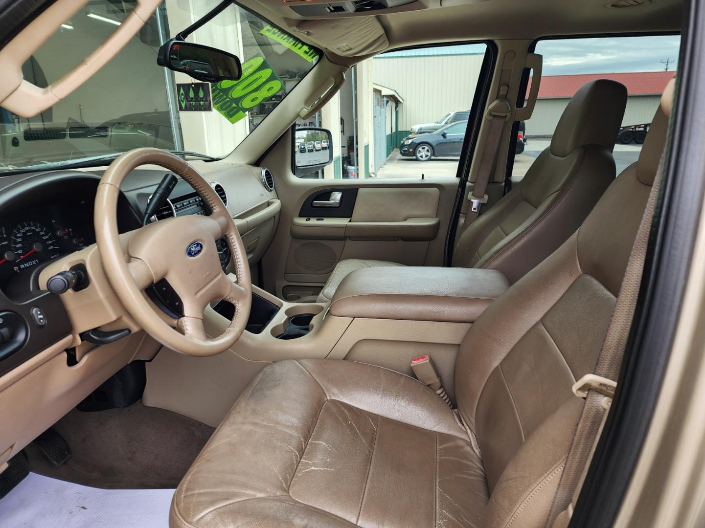 2004 Tan /BEIGE Ford Expedition XLT 5.4L 2WD (1FMPU15L74L) with an 5.4L V8 SOHC 16V engine, 4-Speed Automatic Overdrive transmission, located at 1221 Madison St., Shelbyville, TN, 37160, (931) 680-9439, 0.000000, 0.000000 - Photo#6