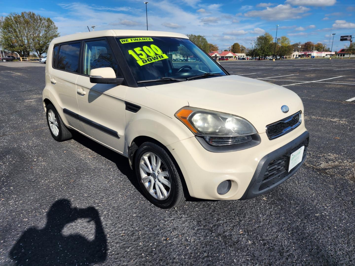 2013 WHITE /Black Kia Soul + (KNDJT2A63D7) with an 2.0L L4 DOHC 16V engine, located at 1221 Madison St., Shelbyville, TN, 37160, (931) 680-9439, 0.000000, 0.000000 - Photo#1