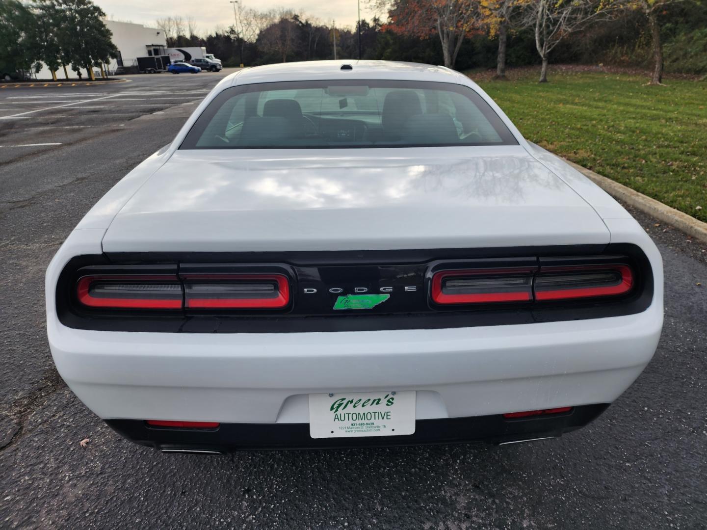 2015 WHITE /Black Dodge Challenger SXT (2C3CDZAG6FH) with an 3.6L V6 DOHC 24V engine, 5-Speed Automatic transmission, located at 1221 Madison St., Shelbyville, TN, 37160, (931) 680-9439, 0.000000, 0.000000 - Photo#2