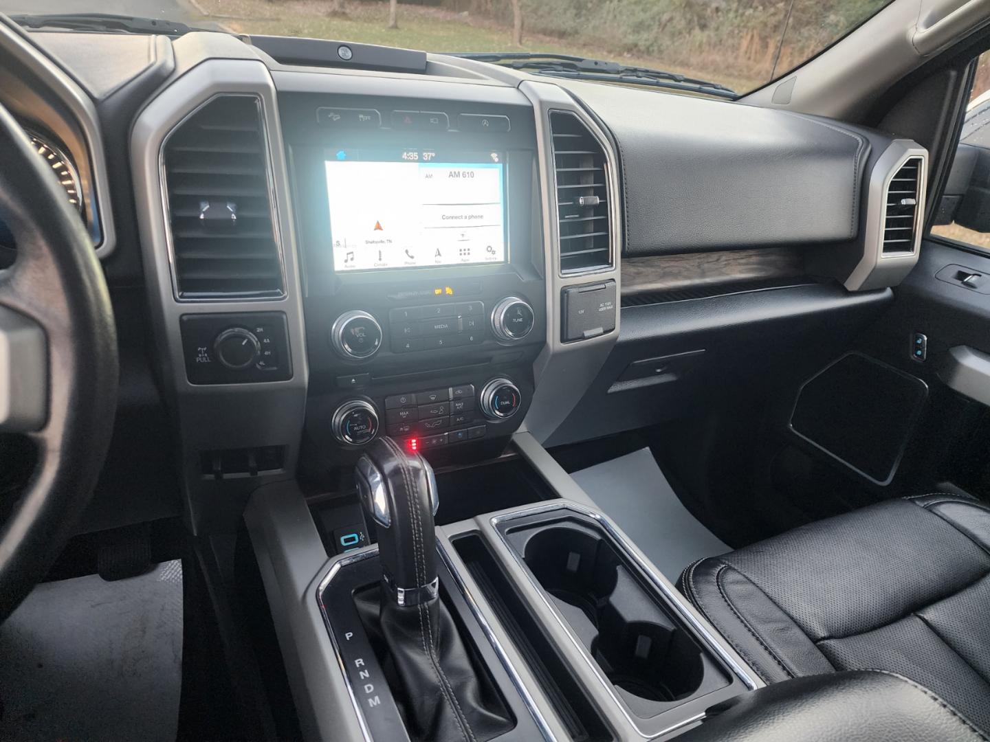 2018 BLACK /Black Ford F-150 Lariat SuperCrew 5.5-ft. Bed 4WD (1FTEW1EG5JK) with an 3.5L V6 TURBO engine, 6A transmission, located at 1221 Madison St., Shelbyville, TN, 37160, (931) 680-9439, 0.000000, 0.000000 - Photo#10