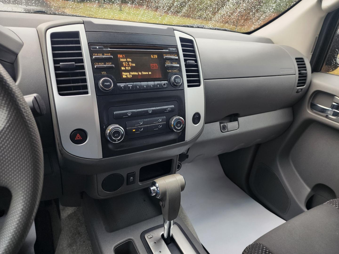 2013 BLACK /Black Nissan Frontier Desert Runner Crew Cab 2WD (1N6AD0ERXDN) with an 4.0L V6 DOHC 24V engine, 6-Speed Manual transmission, located at 1221 Madison St., Shelbyville, TN, 37160, (931) 680-9439, 0.000000, 0.000000 - Photo#6