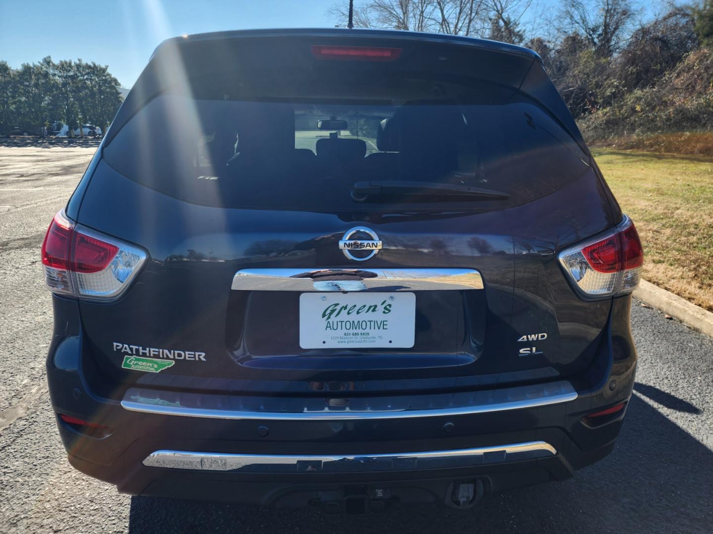 2016 Blue /Black Nissan Pathfinder SL 4WD (5N1AR2MM8GC) with an 3.5L V6 DOHC 24V engine, CVT transmission, located at 1221 Madison St., Shelbyville, TN, 37160, (931) 680-9439, 0.000000, 0.000000 - Photo#2