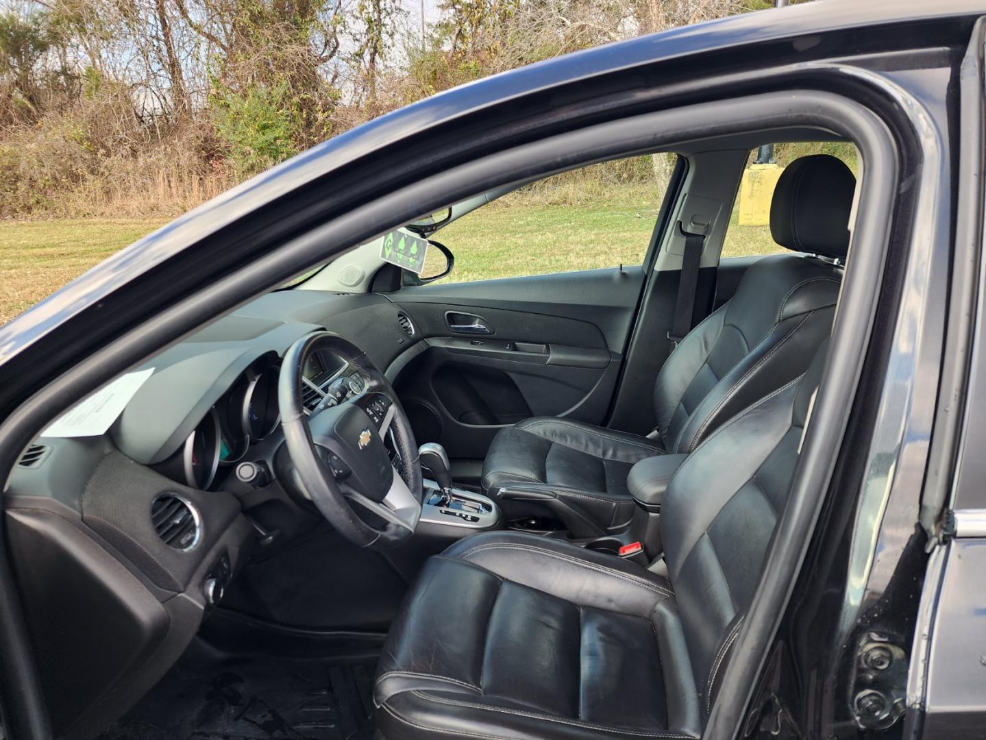 2015 BLACK /Black Chevrolet Cruze 2LT Auto (1G1PE5SB0F7) with an 1.4L L4 DOHC 16V TURBO engine, 6-Speed Automatic transmission, located at 1221 Madison St., Shelbyville, TN, 37160, (931) 680-9439, 0.000000, 0.000000 - Photo#4