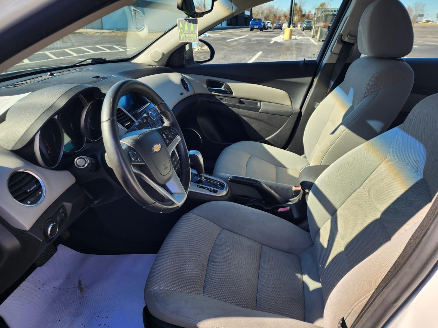 2012 WHITE /Gray Chevrolet Cruze Eco (1G1PJ5SC9C7) with an 1.4L L4 DOHC 16V TURBO engine, 6-Speed Automatic transmission, located at 1221 Madison St., Shelbyville, TN, 37160, (931) 680-9439, 0.000000, 0.000000 - Photo#4