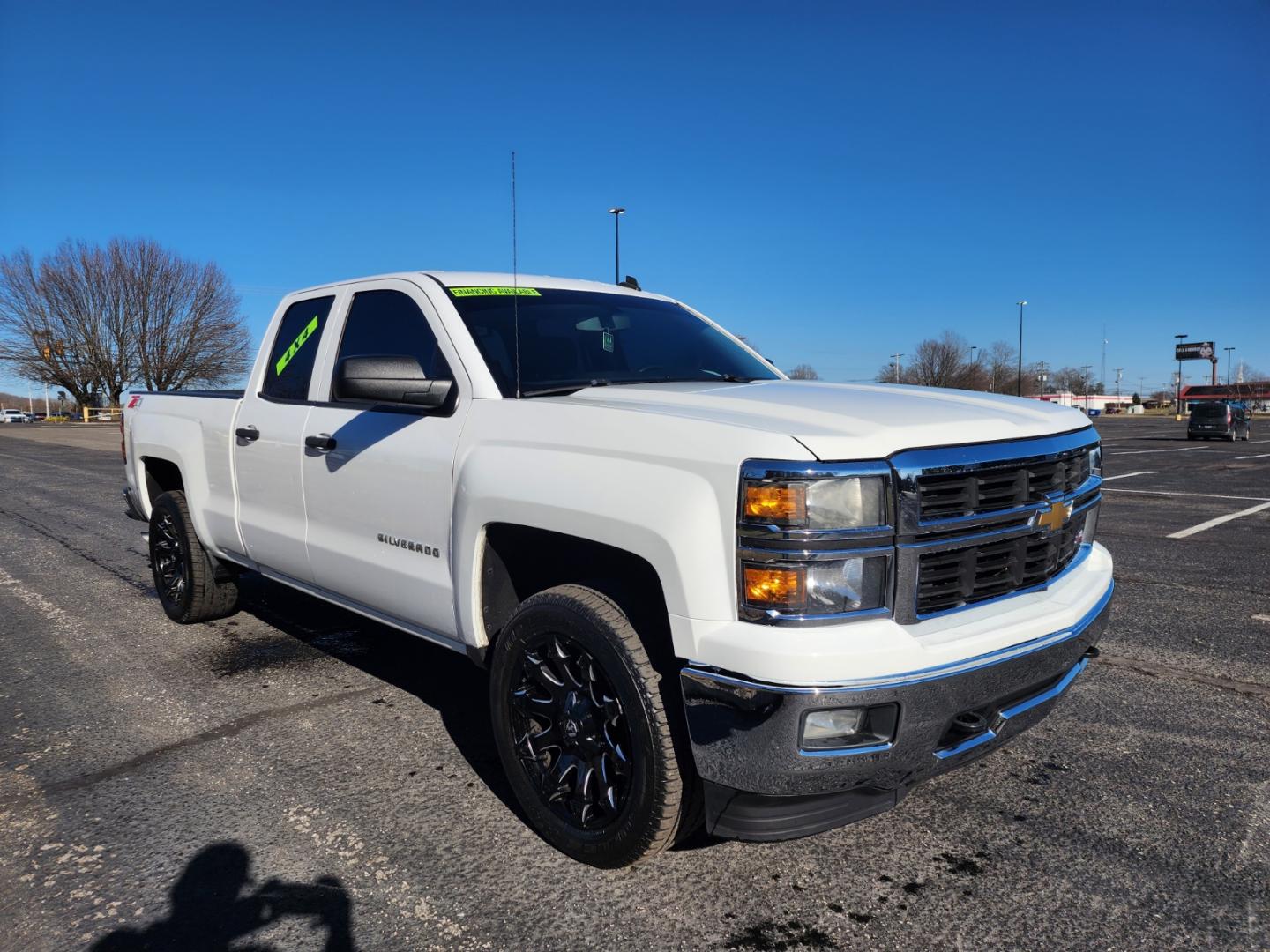 2014 WHITE /Black Chevrolet Silverado 1500 1LT Double Cab 4WD (1GCVKREC6EZ) with an 5.3L V8 OHV 16V engine, 6-Speed Automatic transmission, located at 1221 Madison St., Shelbyville, TN, 37160, (931) 680-9439, 0.000000, 0.000000 - Photo#1