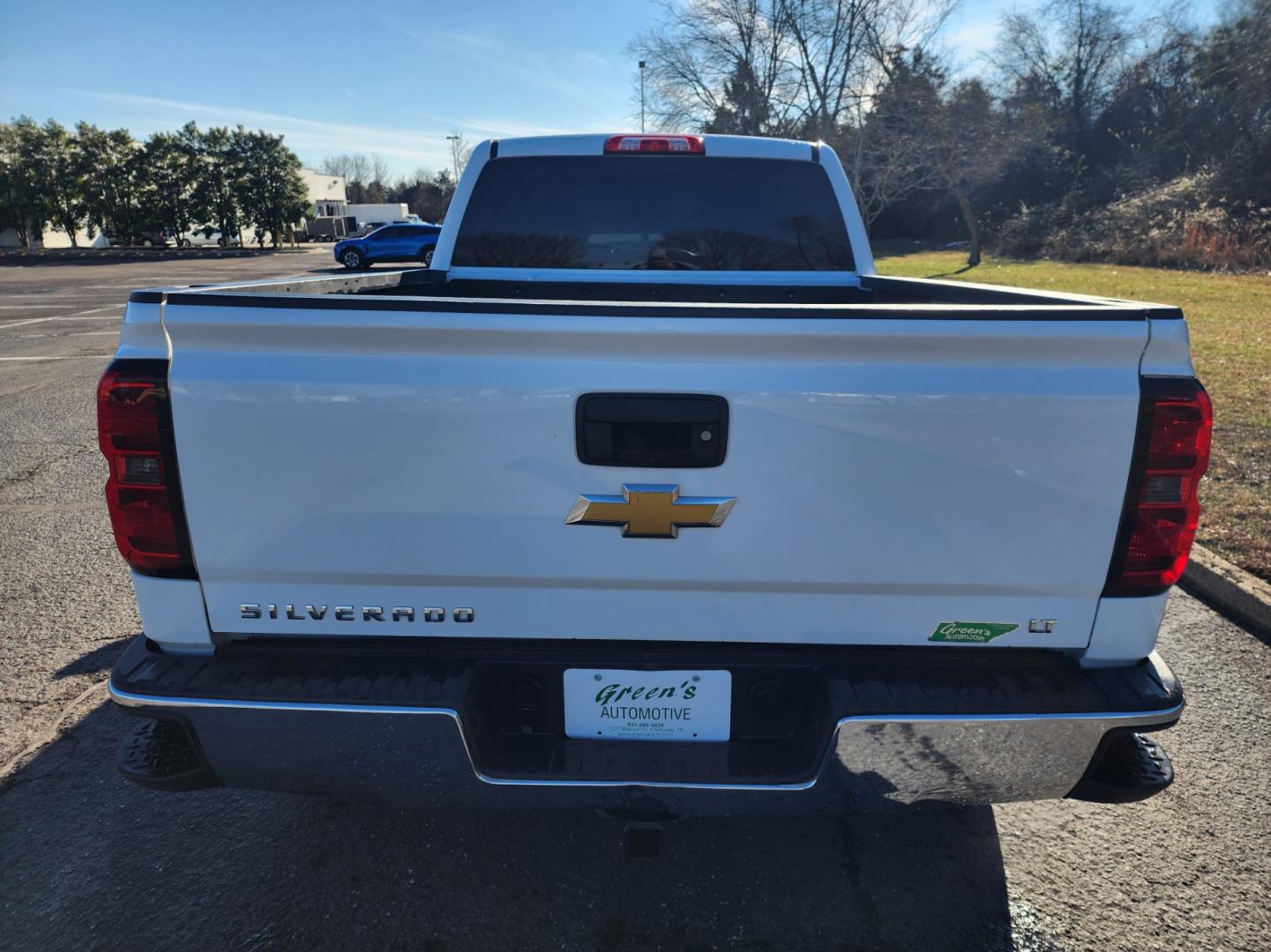 2014 WHITE /Black Chevrolet Silverado 1500 1LT Double Cab 4WD (1GCVKREC6EZ) with an 5.3L V8 OHV 16V engine, 6-Speed Automatic transmission, located at 1221 Madison St., Shelbyville, TN, 37160, (931) 680-9439, 0.000000, 0.000000 - Photo#2