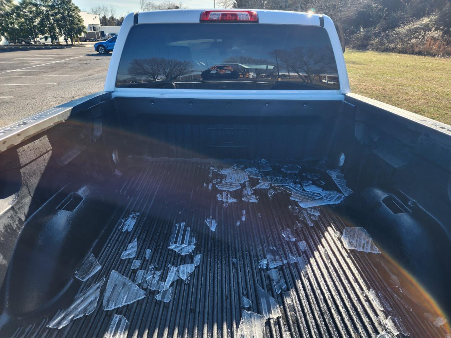 2014 WHITE /Black Chevrolet Silverado 1500 1LT Double Cab 4WD (1GCVKREC6EZ) with an 5.3L V8 OHV 16V engine, 6-Speed Automatic transmission, located at 1221 Madison St., Shelbyville, TN, 37160, (931) 680-9439, 0.000000, 0.000000 - Photo#3