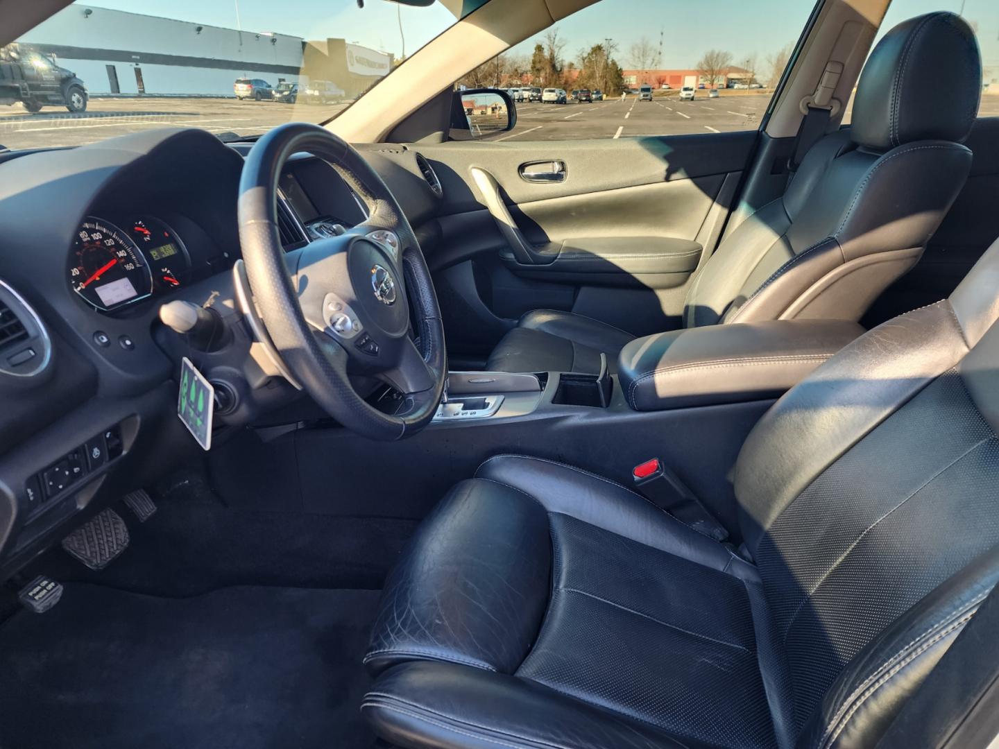 2014 Silver /Black Nissan Maxima SV (1N4AA5AP6EC) with an 3.5L V6 DOHC 24V engine, Continuously Variable Transmission transmission, located at 1221 Madison St., Shelbyville, TN, 37160, (931) 680-9439, 0.000000, 0.000000 - Photo#4