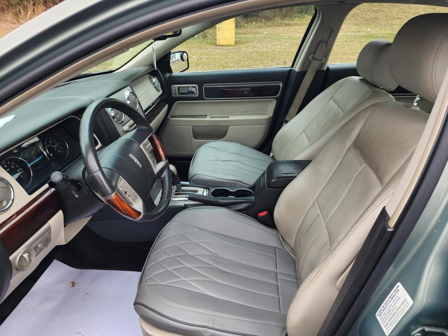 2008 Green /Gray Lincoln MKZ FWD (3LNHM26T88R) with an 3.5L V6 DOHC 24V engine, 6-Speed Automatic Overdrive transmission, located at 1221 Madison St., Shelbyville, TN, 37160, (931) 680-9439, 0.000000, 0.000000 - Photo#4