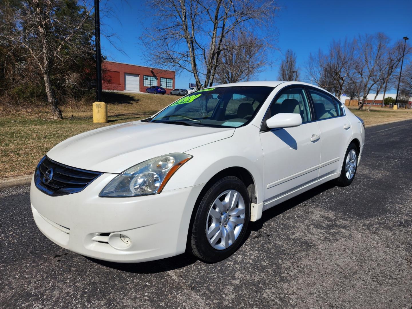 2011 WHITE /Beige Nissan Altima 2.5 S (1N4AL2AP3BC) with an 2.5L L4 DOHC 16V engine, Automatic transmission, located at 1221 Madison St., Shelbyville, TN, 37160, (931) 680-9439, 0.000000, 0.000000 - Photo#0